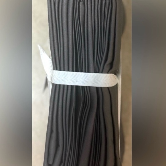 Williams Sonoma 12 Charcoal Hotel Dinner Napkins - Picture 9 of 9